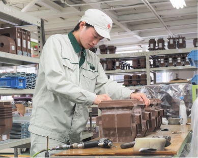 尼崎工場社員